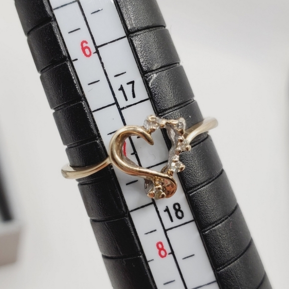 10k Solid Yellow Gold Genuine Round Diamond Heart Ring - Picture 6 of 6